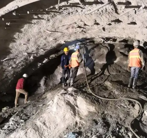 津南拱顶带模注浆料的施工流程及注意事项